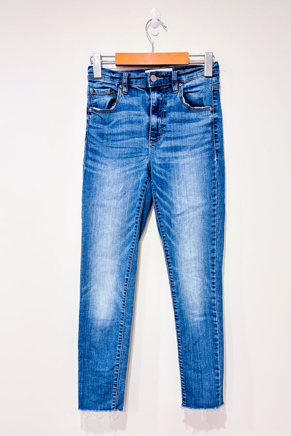 Jeans bleu pâle délavé jambe étroite (xs)-Garage-La Penderie du Paradis 🕊