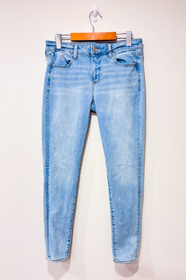 Jeans bleu pâle jambe étroite seconde main - American Eagle- La Penderie du Paradis