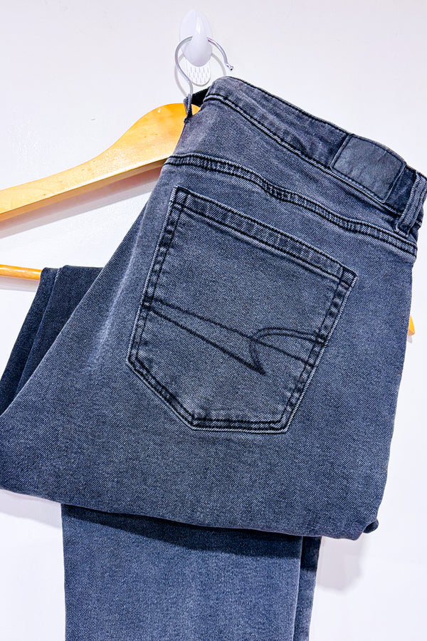 Jeans noir délavé seconde main - American Eagle- La Penderie du Paradis