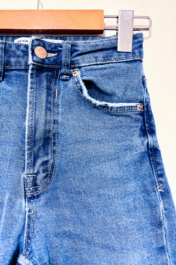 Jeans mom slim taille haute bleu délavé seconde main - Stradivarius- La Penderie du Paradis