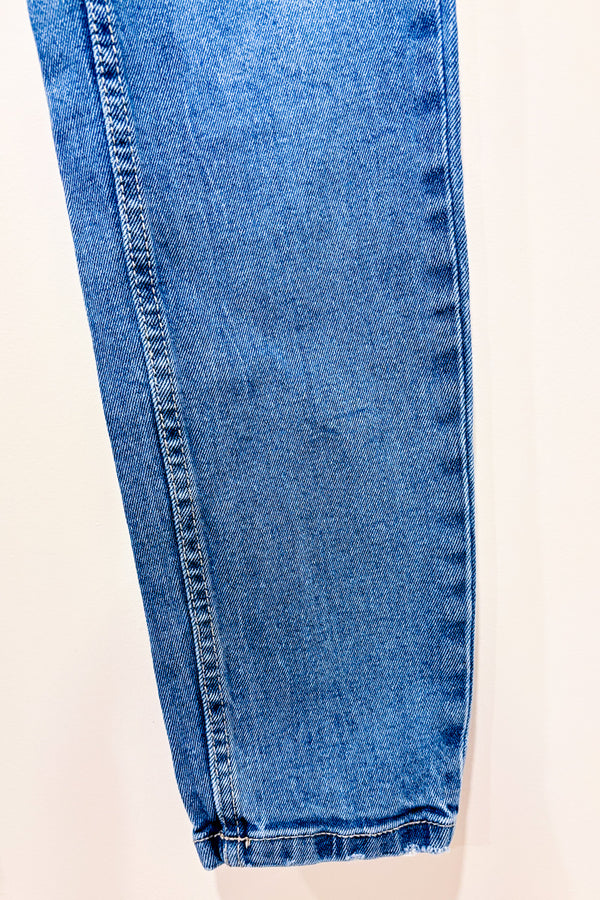 Jeans mom slim taille haute bleu délavé seconde main - Stradivarius- La Penderie du Paradis