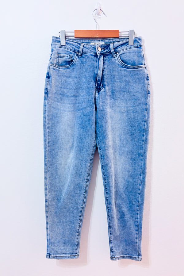 Jeans bleu pâle jambe étroite à taille haute seconde main - Moon Girl- La Penderie du Paradis