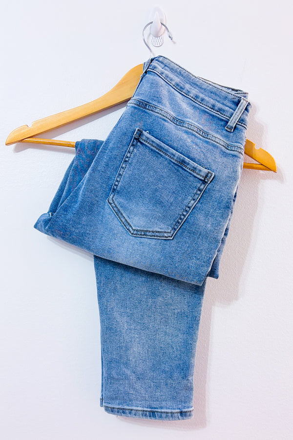 Jeans bleu pâle jambe étroite à taille haute seconde main - Moon Girl- La Penderie du Paradis