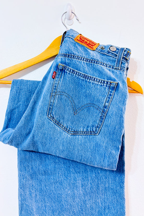 Jeans très ample bleu pâle à taille haute* seconde main - Levi's- La Penderie du Paradis