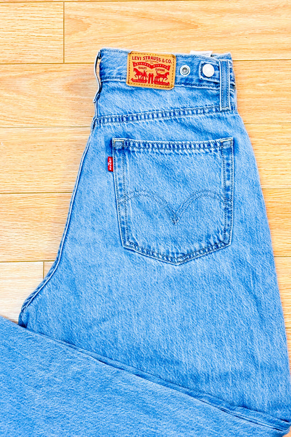 Jeans très ample bleu pâle à taille haute* seconde main - Levi's- La Penderie du Paradis