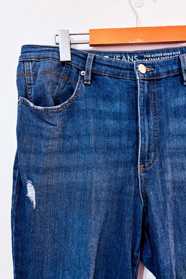 Jean taille haute bleu délavé effet usé seconde main - Reitmans- La Penderie du Paradis