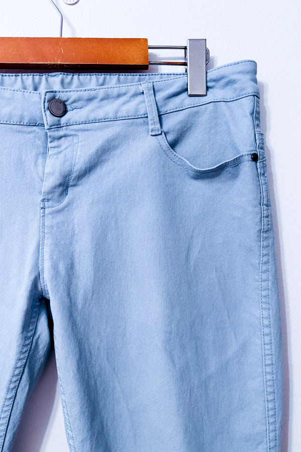 Jeans bleu pâle à jambe étroite* seconde main - Lolë- La Penderie du Paradis