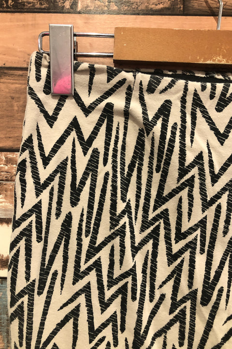 Mini jupe en coton beige et noire motif zigzag (s) seconde main Dynamite   