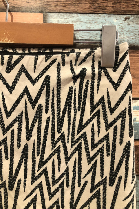 Mini jupe en coton beige et noire motif zigzag (s) seconde main Dynamite   