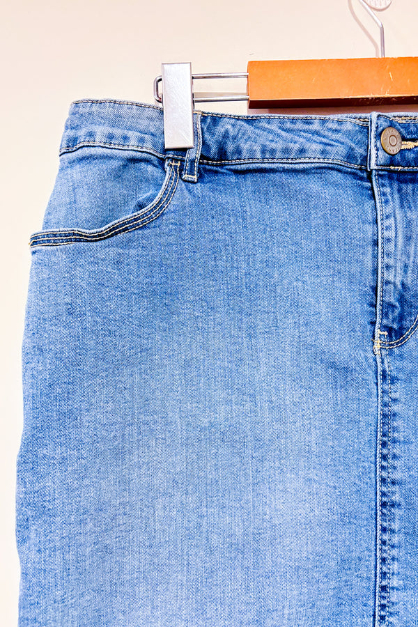 Jupe bleu pâle en jeans seconde main - Reitmans- La Penderie du Paradis