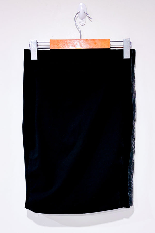Jupe noire ajustée avec bandes faux cuir* seconde main - Bebe- La Penderie du Paradis