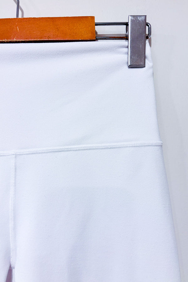 Legging blanc Define PowerHold 7/8 à taille haute seconde main - Fabletics- La Penderie du Paradis