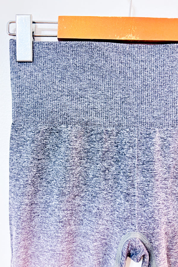 Legging gris et rose dégradé seconde main - Astoria Activewear- La Penderie du Paradis