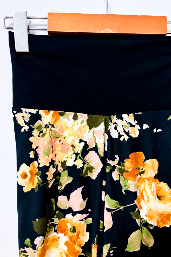 Legging Carole noir fleuri* seconde main - Fait par une maman- La Penderie du Paradis