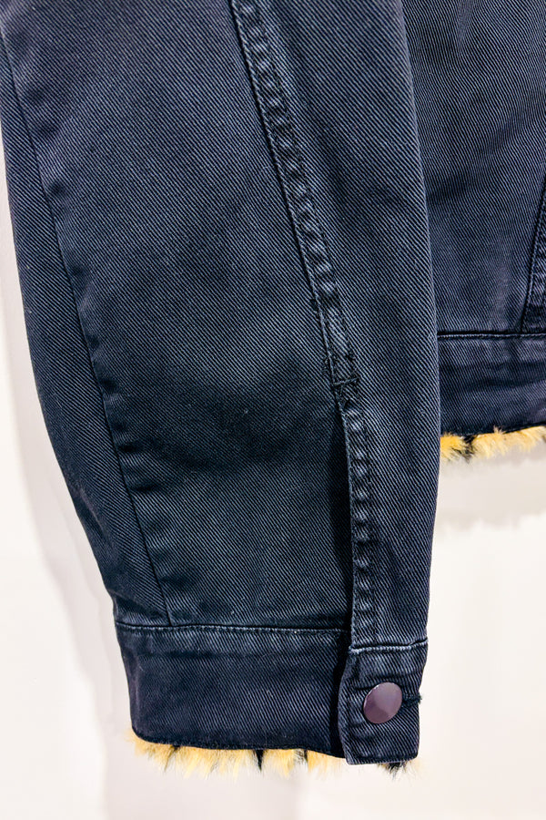 Veste noire en jeans avec intérieur et col en fourrure cheetah* seconde main - Forever21- La Penderie du Paradis