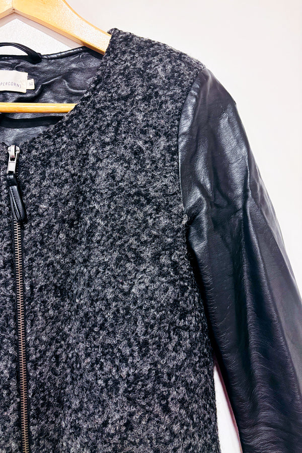 Manteau noir en laine texturée et manches effet cuir* seconde main - Peppercorn- La Penderie du Paradis