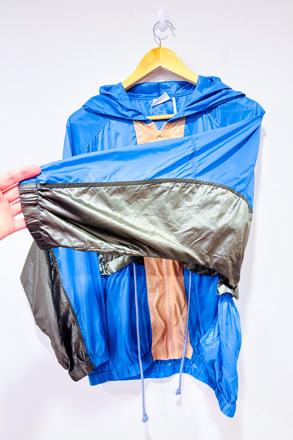 Manteau coupe-vent bleu et brun style vintage seconde main - Out From Under- La Penderie du Paradis