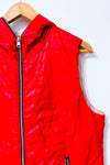 Veste matelassée rouge à capuchon sans manches* seconde main - Proportion Petite / Conrad C- La Penderie du Paradis