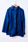Imperméable réversible marine à pois blancs et capuchon