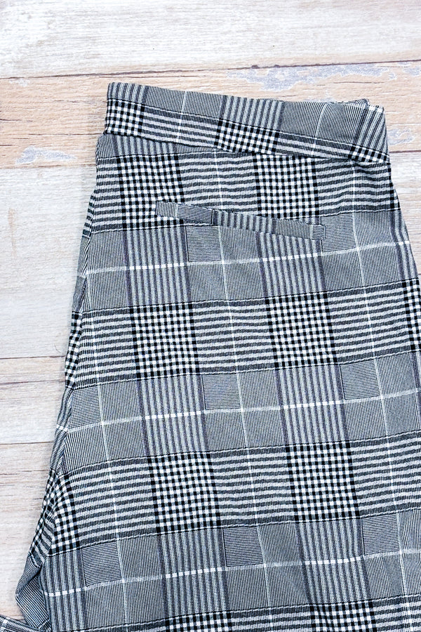 Pantalon extensible noir et blanc à carreaux jambe étroite (l)-Autres-La Penderie du Paradis 🕊