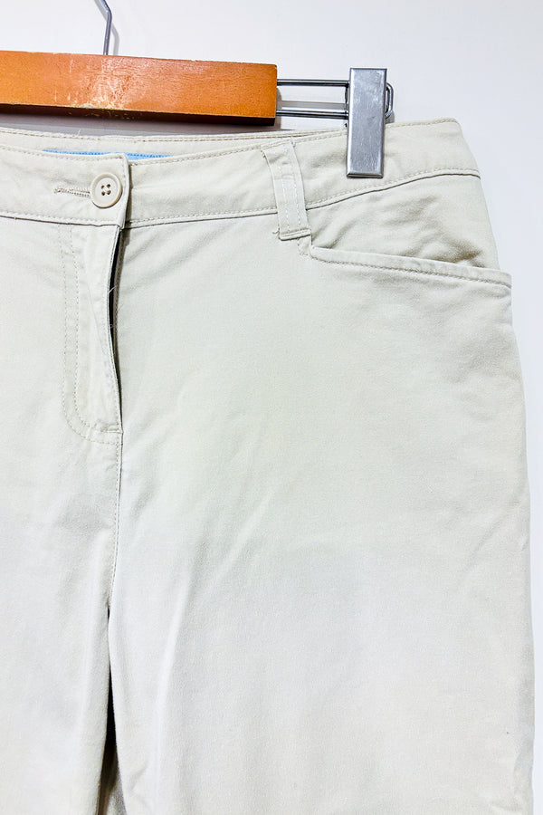 Pantalon court beige (s) -- La Penderie du Paradis ?