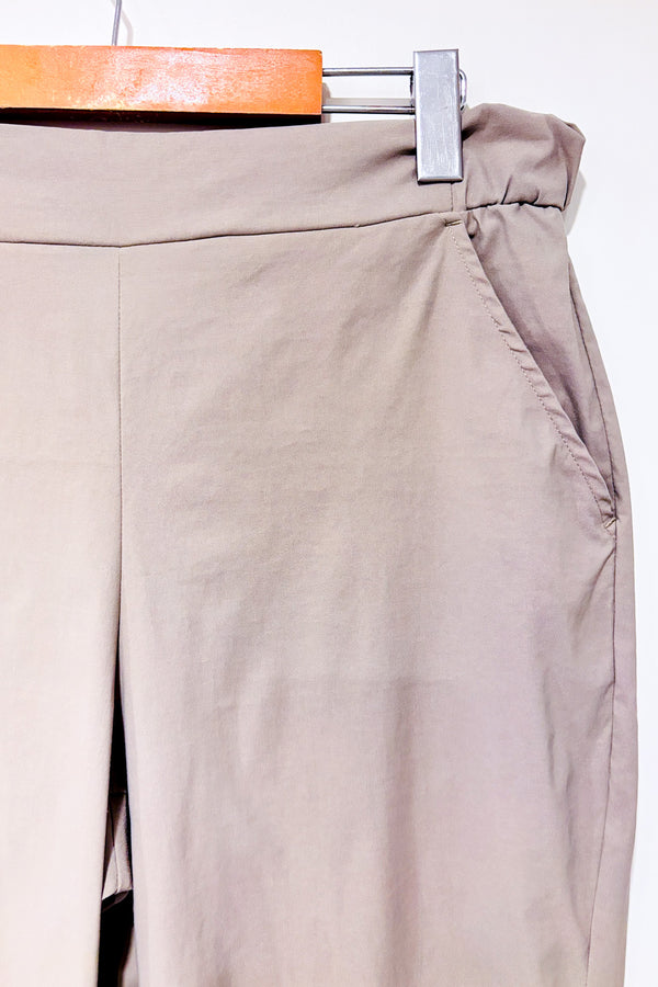 Pantalon de nylon beige (m)-Modern Ambition-La Penderie du Paradis 🕊
