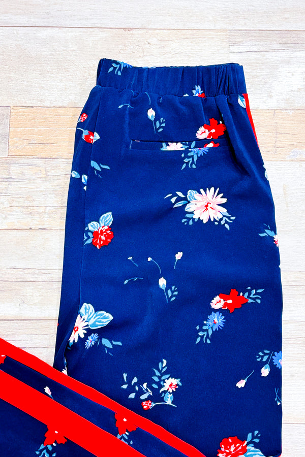 Pantalon marine fleuri avec bandes rouges sur les côtés (m)-Reitmans-La Penderie du Paradis 🕊