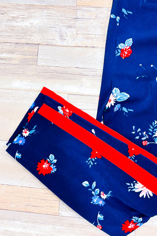Pantalon marine fleuri avec bandes rouges sur les côtés (m)-Reitmans-La Penderie du Paradis 🕊