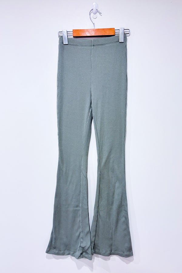 Pantalon lounge kaki côtelé à jambe ample (s)-H&M-La Penderie du Paradis 🕊