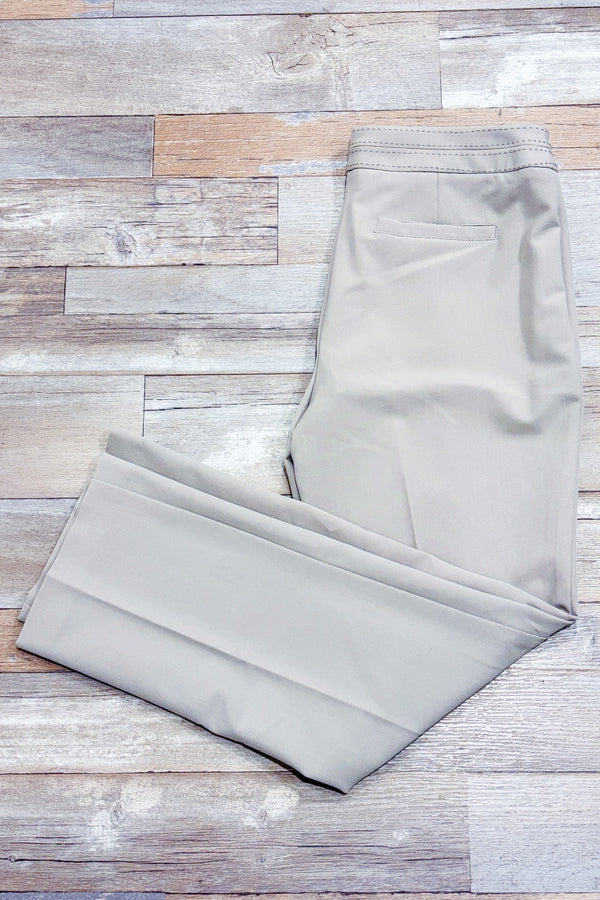 Pantalon de tailleur gris-beige seconde main - Proportion Petite / Conrad C- La Penderie du Paradis