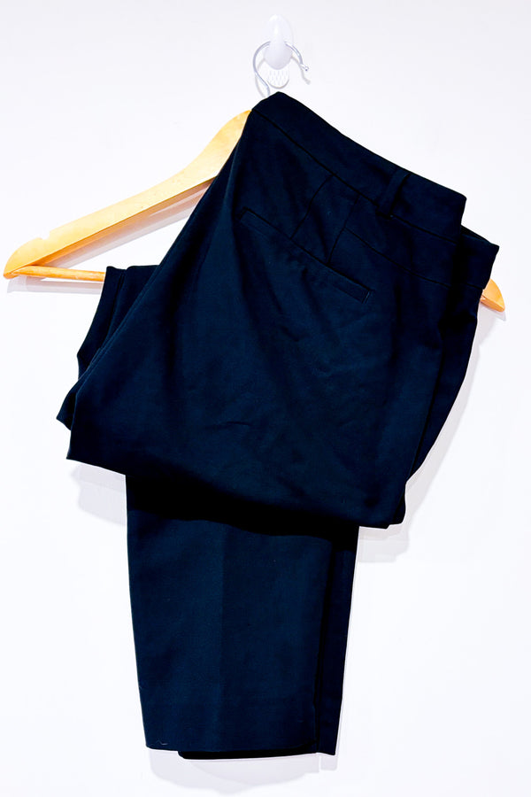 Pantalon noir ajusté à la cheville coupe Curvy* seconde main - RW&CO.- La Penderie du Paradis
