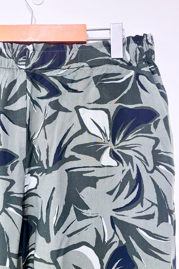 Pantalon fluide vert motif feuilles à taille élastique* seconde main - Reitmans- La Penderie du Paradis