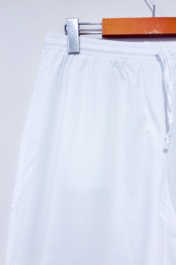 Pantalon blanc léger texturé à taille élastique* seconde main - Zara- La Penderie du Paradis
