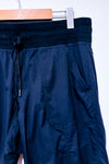 Pantalon noir en nylon seconde main - Shambhala- La Penderie du Paradis