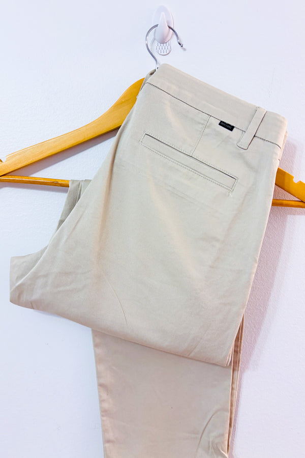 Pantalon chino beige à jambe étroite seconde main - Dockers- La Penderie du Paradis