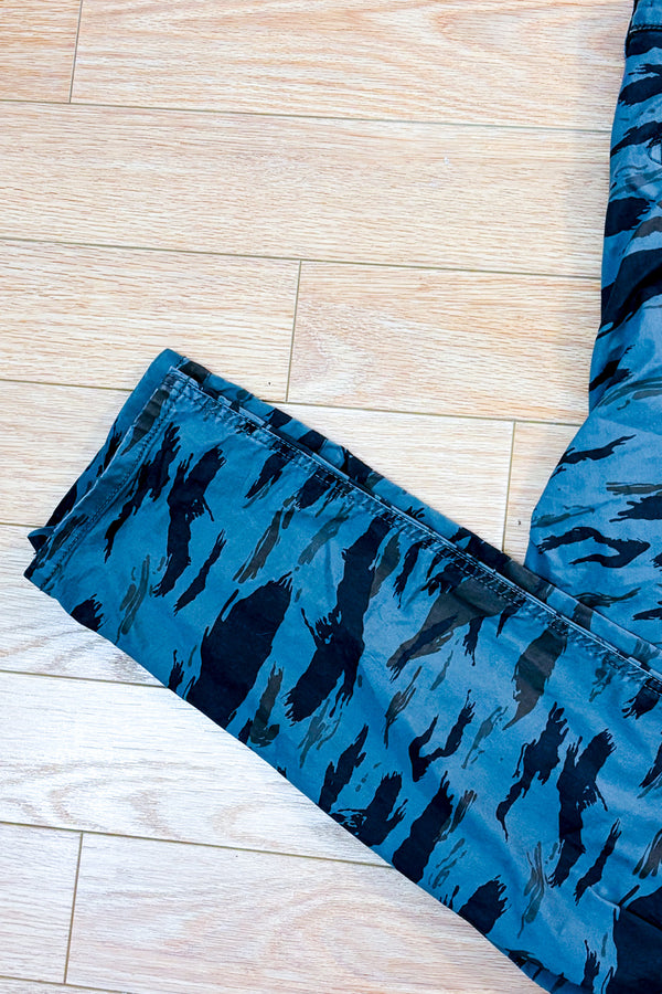 Pantalon cargo camouflage tigré vert seconde main - Reitmans- La Penderie du Paradis