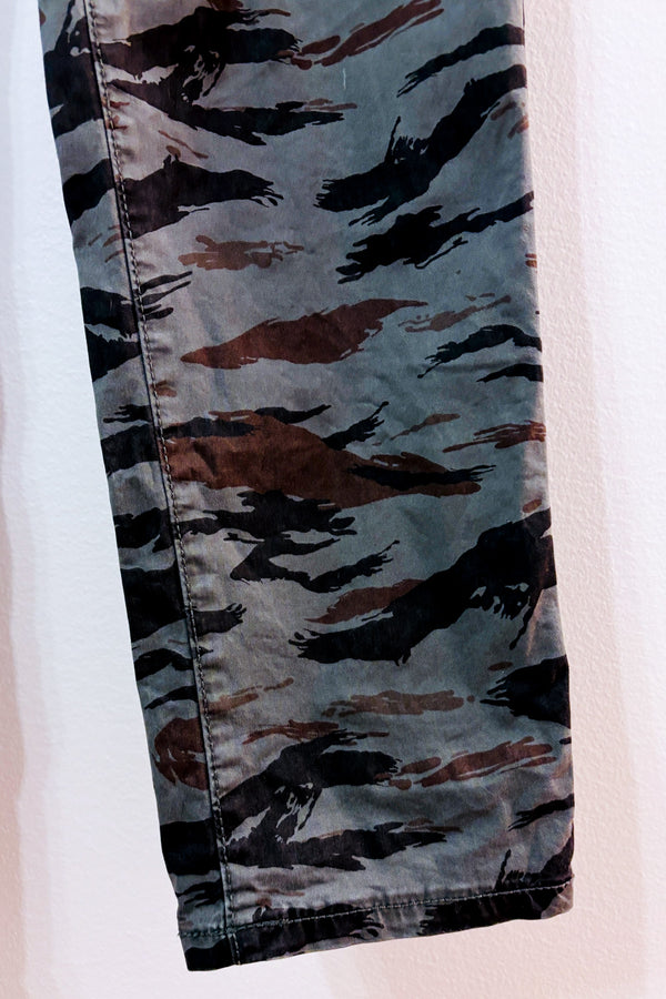 Pantalon cargo camouflage tigré vert seconde main - Reitmans- La Penderie du Paradis