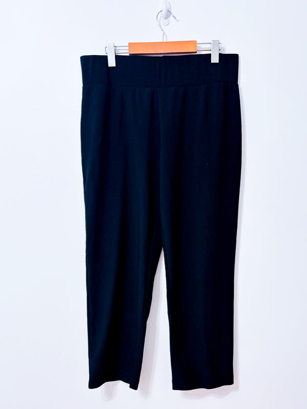 Pantalon noir Bali à jambes droites et bande de taille large