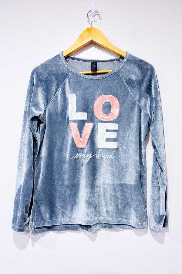 Chandail de pyjama gris en velours ''love my bed'' seconde main - George- La Penderie du Paradis