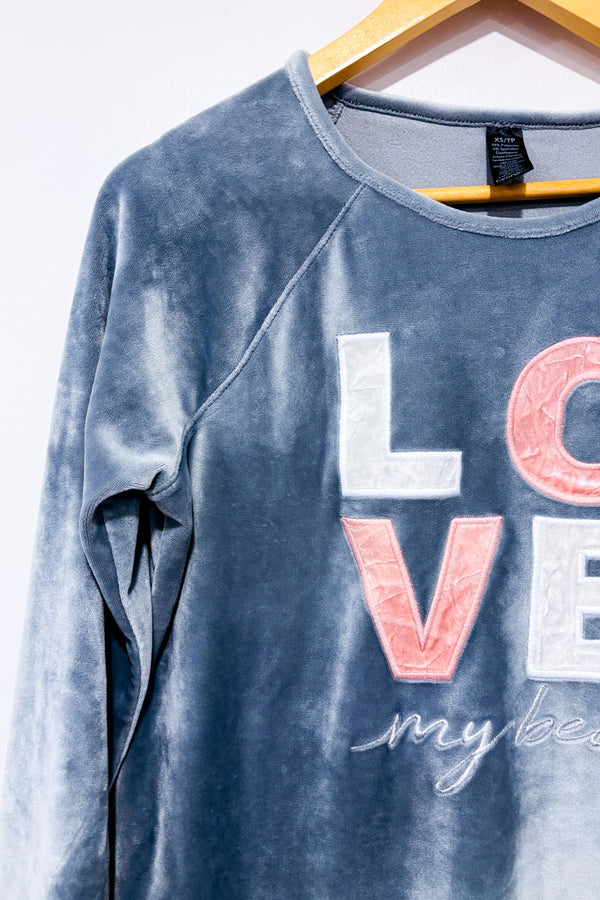 Chandail de pyjama gris en velours ''love my bed'' seconde main - George- La Penderie du Paradis