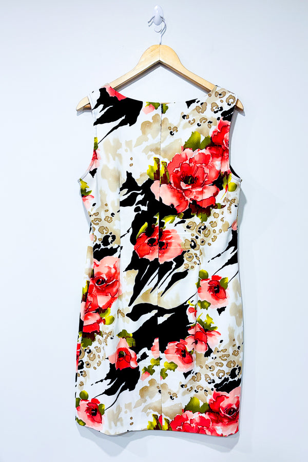 Robe beige fleurie (l) -- La Penderie du Paradis ?