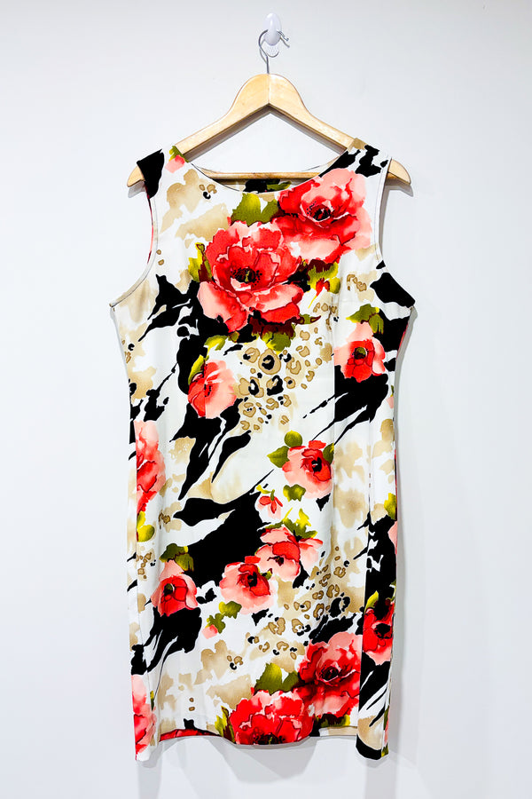 Robe beige fleurie (l) -- La Penderie du Paradis ?