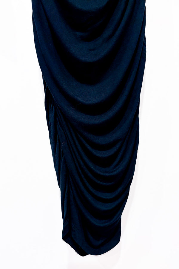 Robe noire ajustée froncée* seconde main - Rinascimento- La Penderie du Paradis