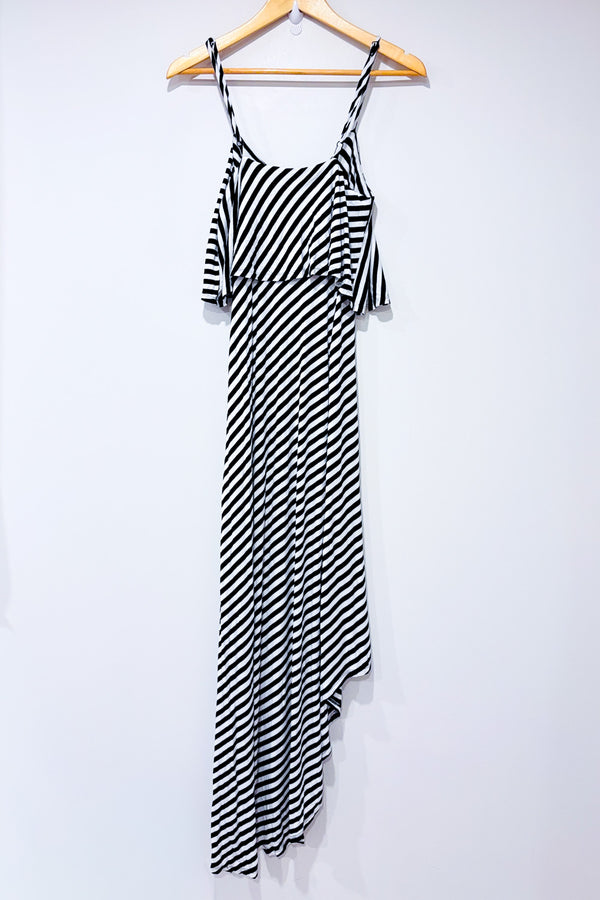 Robe maxi asymétrique noire et blanche rayée seconde main - Mossimo- La Penderie du Paradis