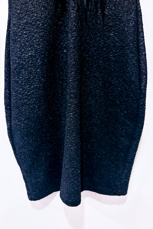 Robe noire dos ouvert à franges seconde main - Flamingo- La Penderie du Paradis