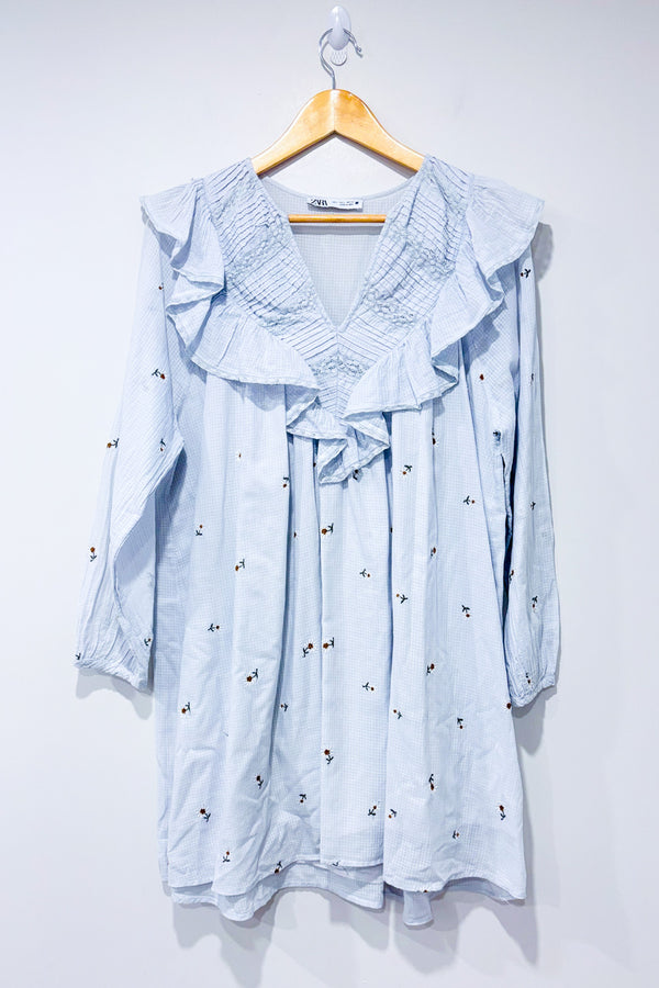 Robe bleu pâle avec fleurs brodées* seconde main - Zara- La Penderie du Paradis