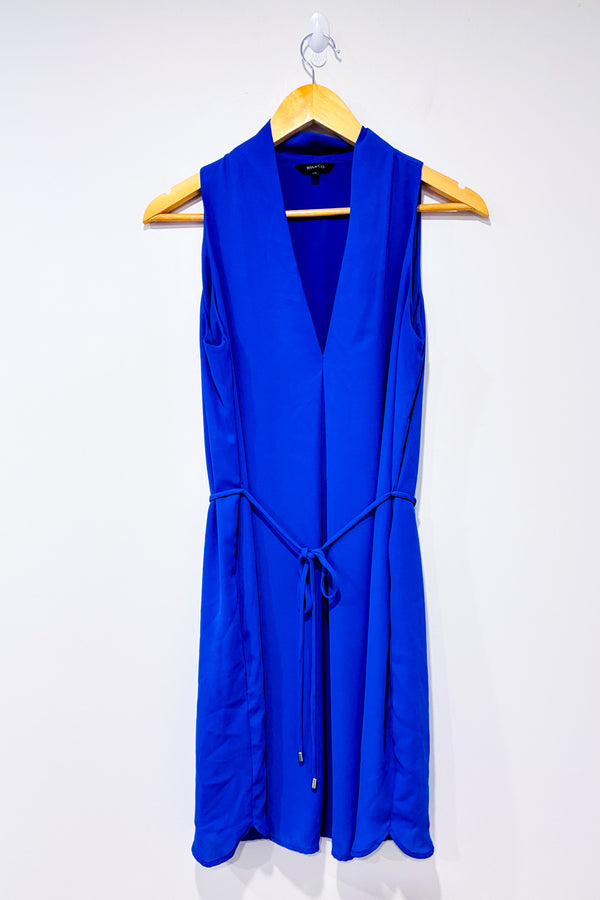 Robe fluide indigo sans manches à col plongeant seconde main - RW&CO.- La Penderie du Paradis