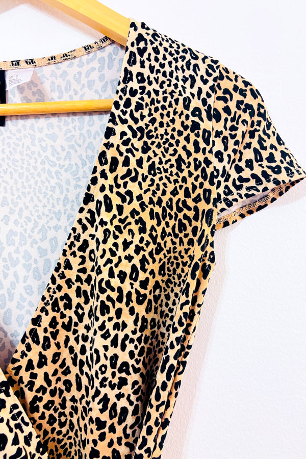 Robe portefeuille léopard à volant seconde main - H&M- La Penderie du Paradis