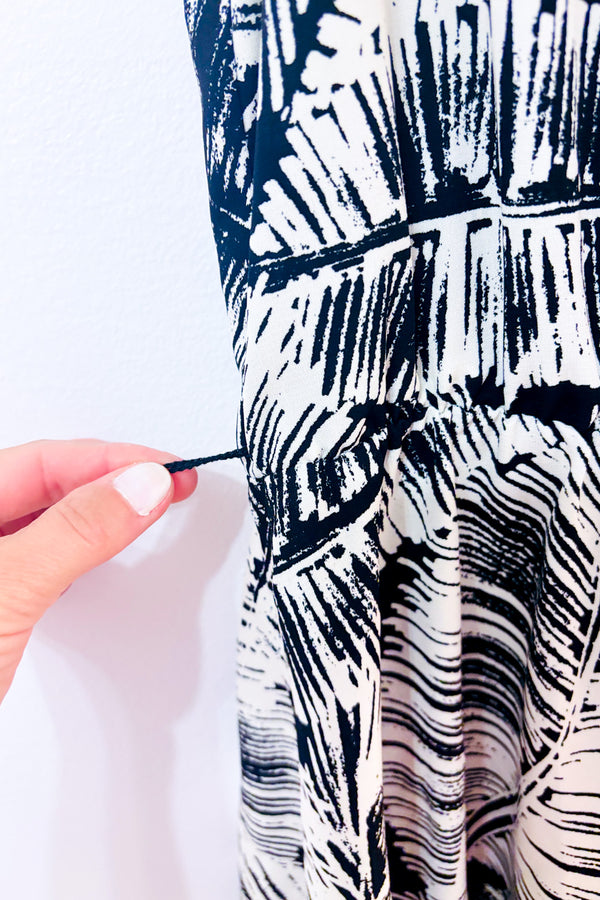 Robe portefeuille fluide noire et blanche à motif feuilles* seconde main - Tristan- La Penderie du Paradis