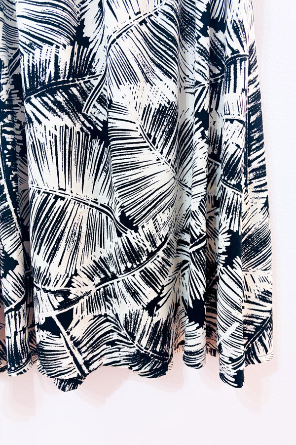 Robe portefeuille fluide noire et blanche à motif feuilles* seconde main - Tristan- La Penderie du Paradis